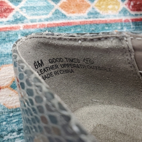 Aerosoles Gray Buckle Flats Women US 6 - Picture 9 of 11